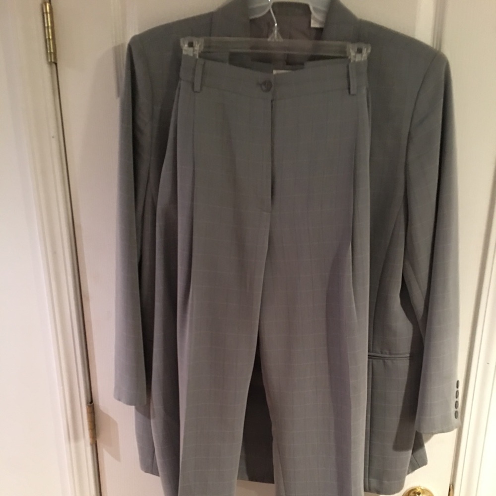 Business Pant Suit